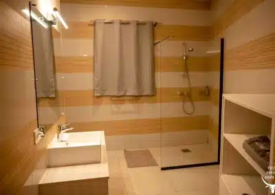 Villa-sophie-Glamour-Beach-Madagascar-chambre-2-salle-bain-web