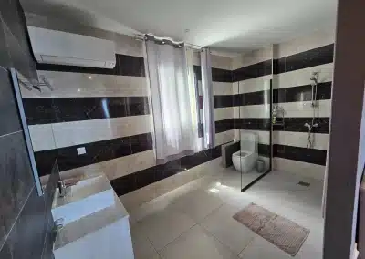 Villa-sophie-Glamour-Beach-Madagascar-chambre-5-salle-bain-web