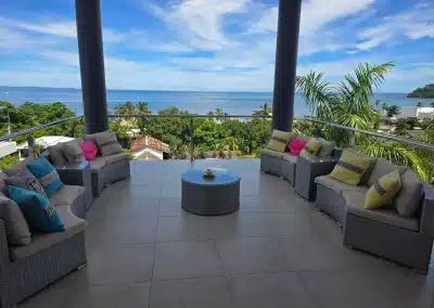 Villa-sophie-Glamour-Beach-Madagascar-piscine-exterieure-etage-exterieur-web